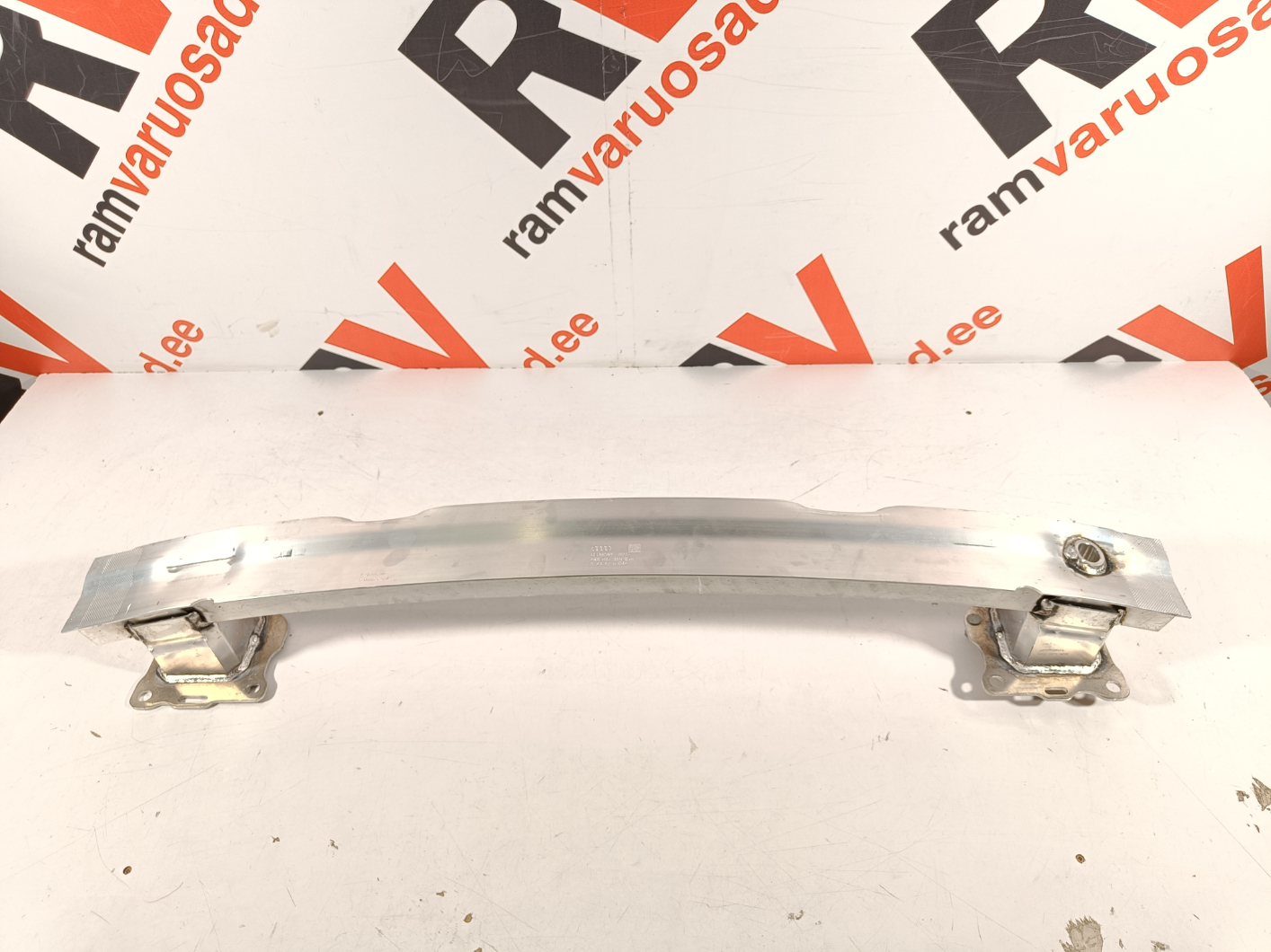 Audi A6 C8 tagatala / rear support