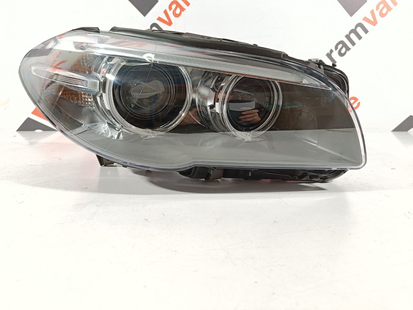 BMW 5 F10/F11 esituli / headlight