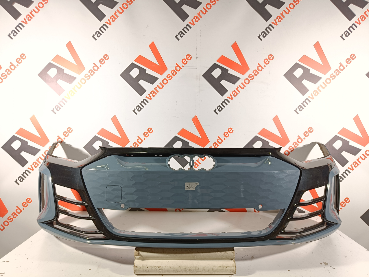 Audi E-Tron GT esistange / front bumper