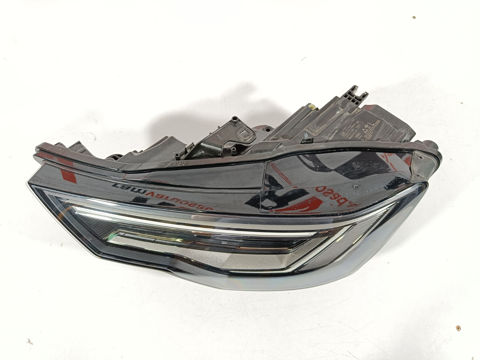 Audi A6 C8 esituli / headlight - pilt 2