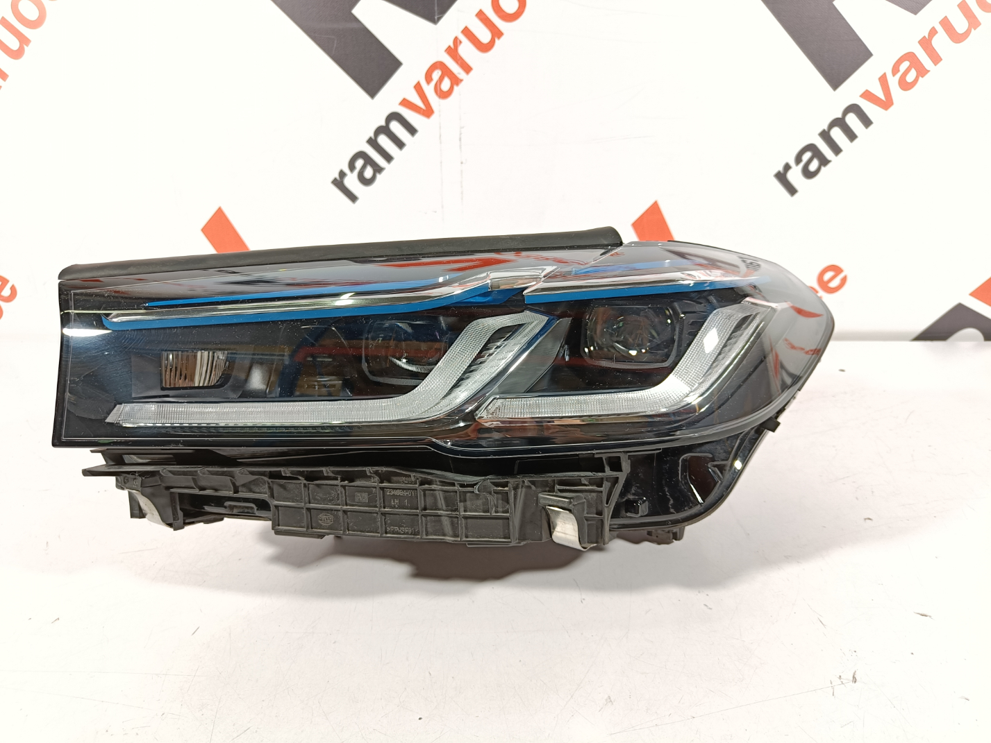BMW 5 G30 esituli / headlight
