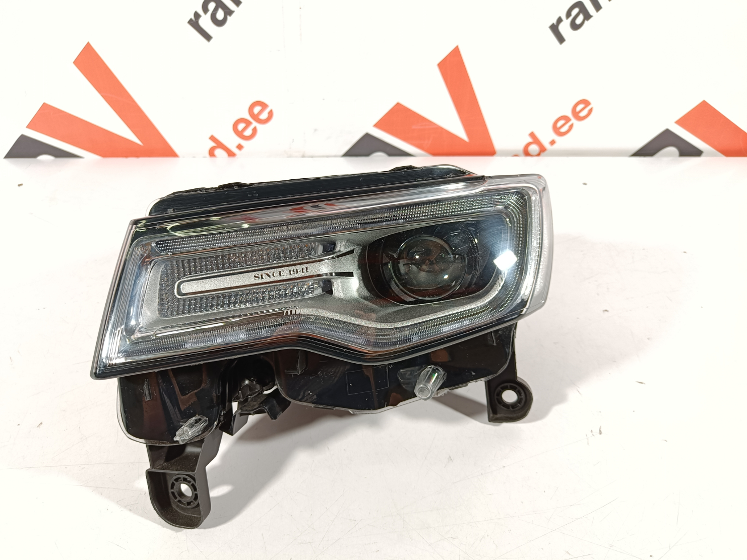 Jeep Grand Cherokee WK2 esituli / headlight