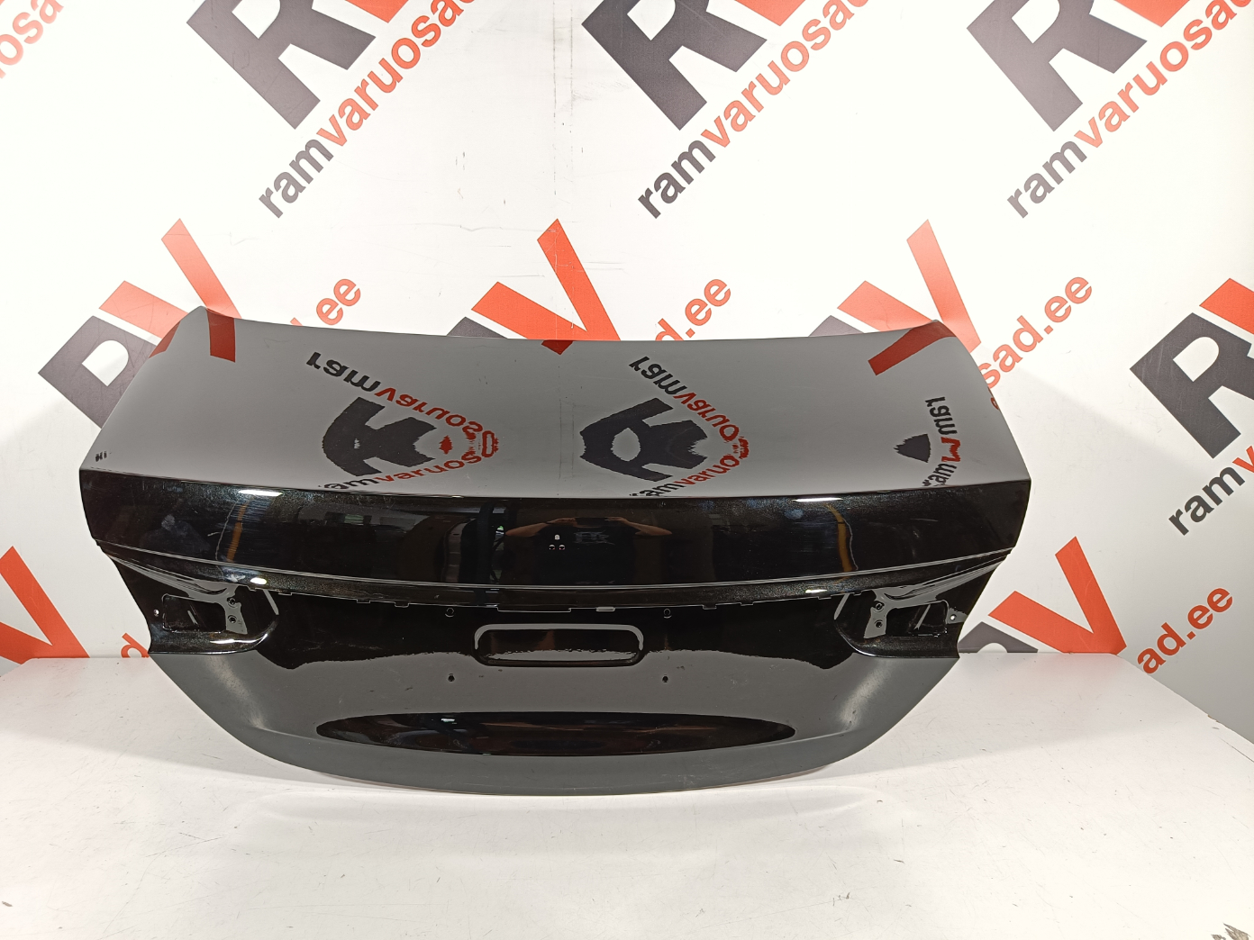 Mercedes E W213 tagaluuk / trunk lid