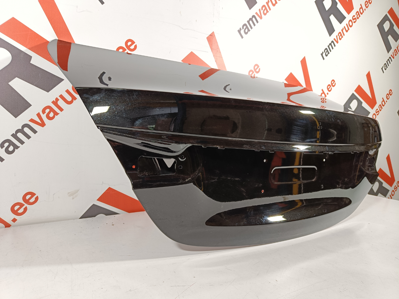 Mercedes E W213 tagaluuk / trunk lid - pilt 2