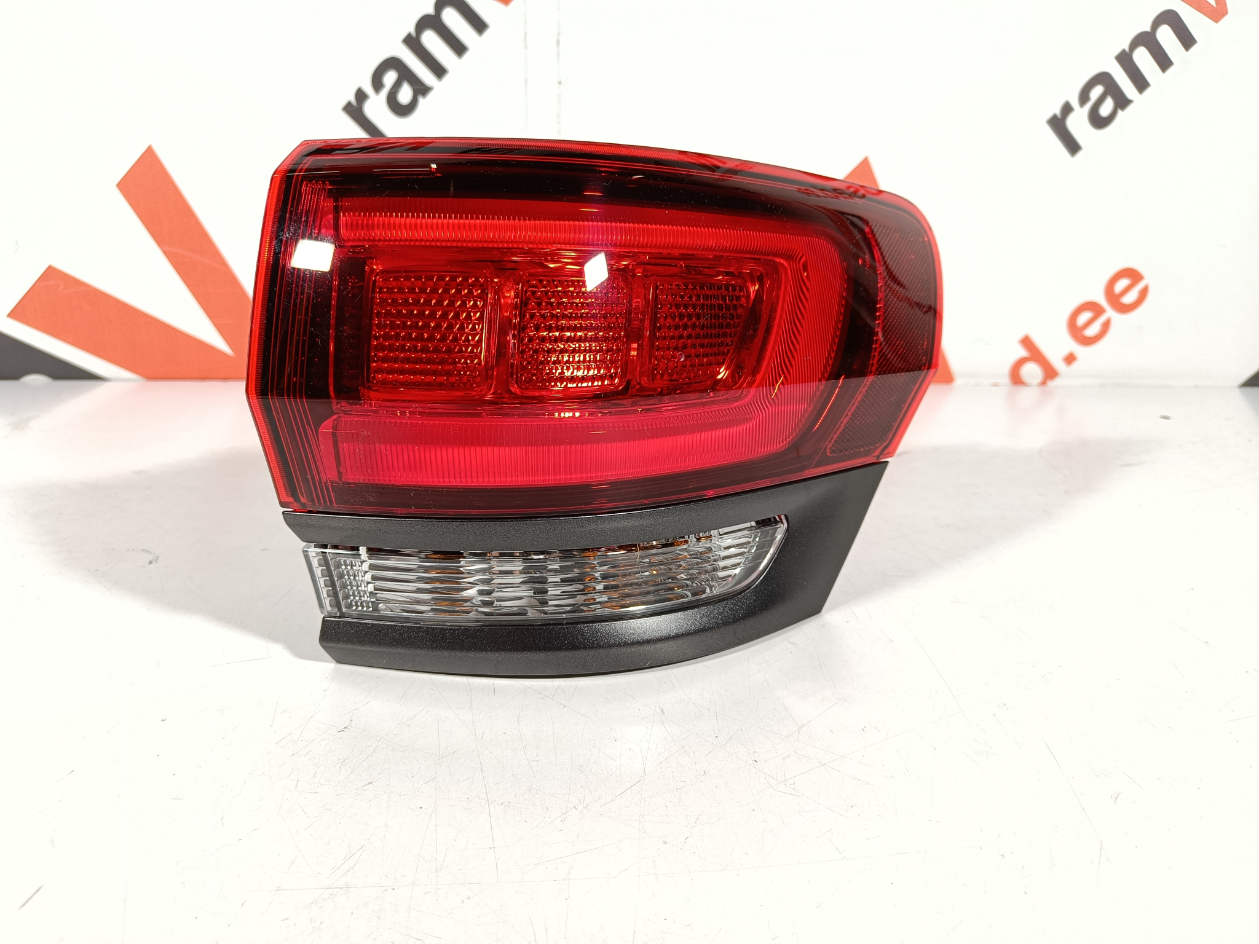 Jeep Grand Cherokee WK2 tagatuli / rear light