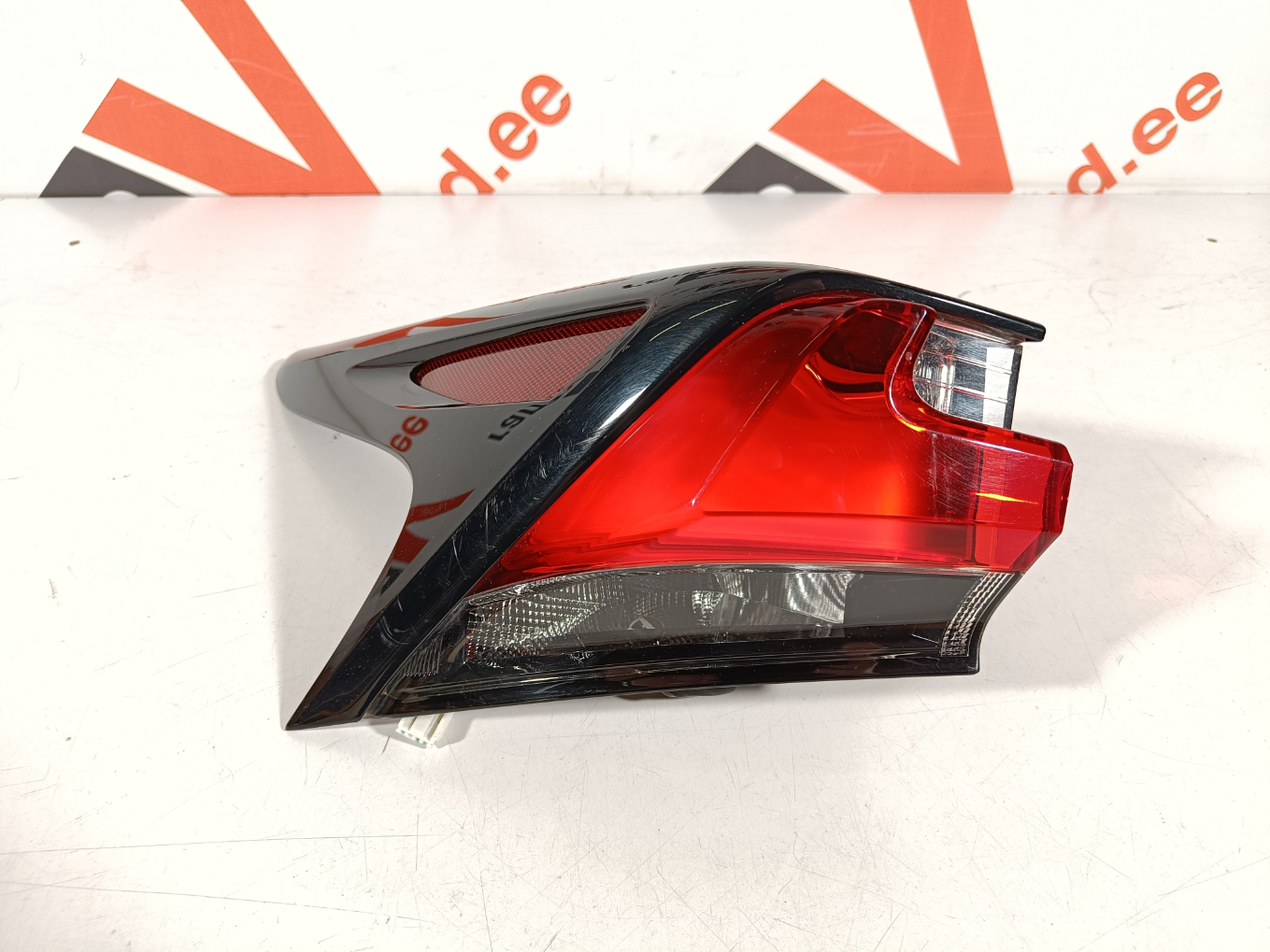 Lexus NX tagatuli / rear light