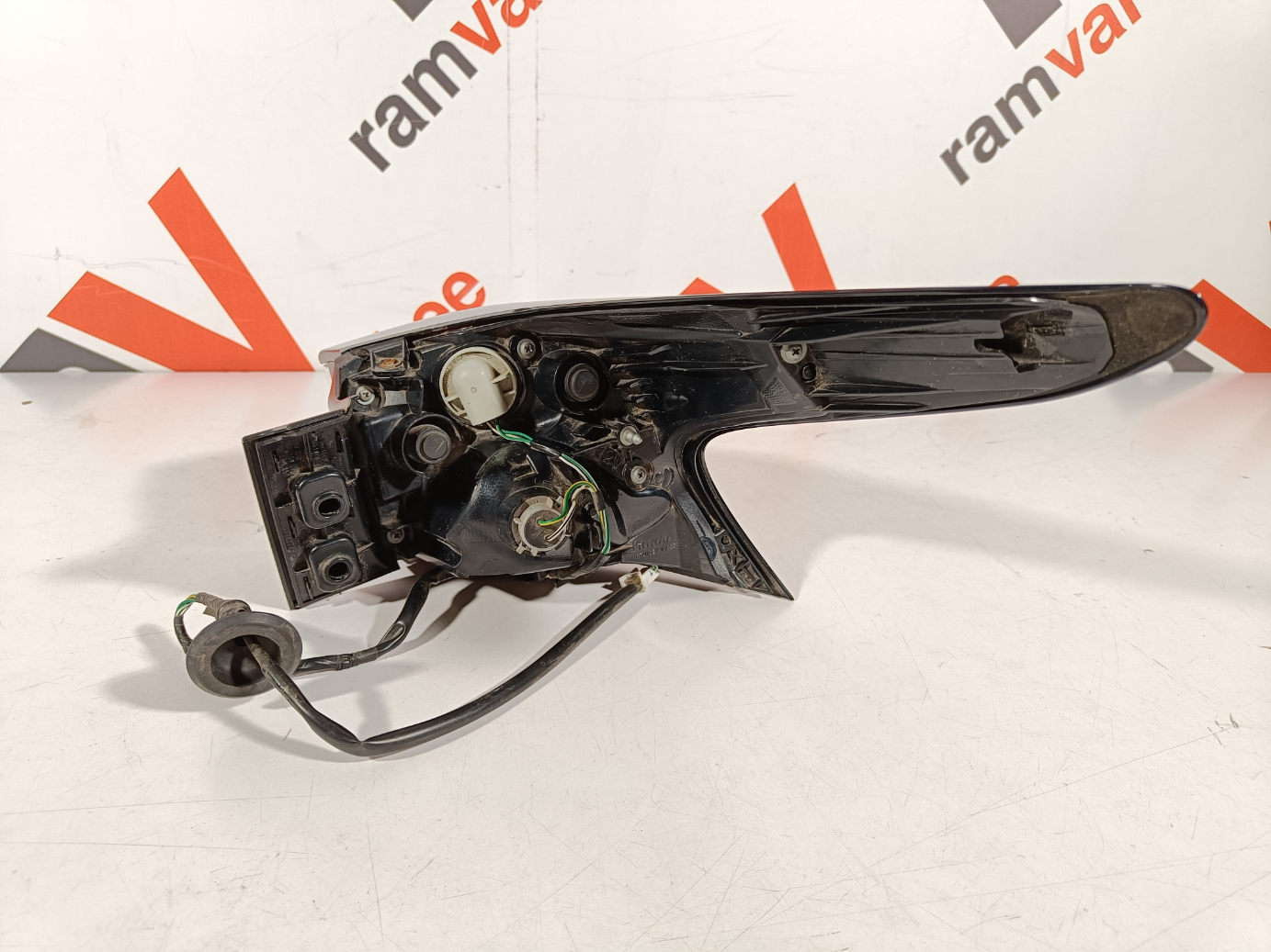 Lexus NX tagatuli / rear light - pilt 2