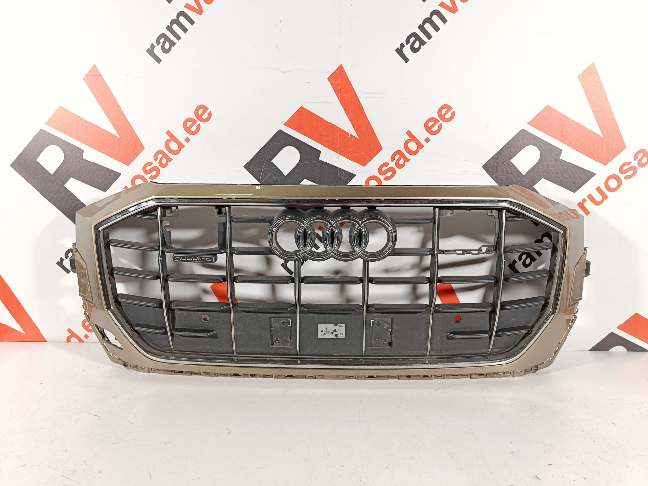 Audi Q8 iluvõre / grille