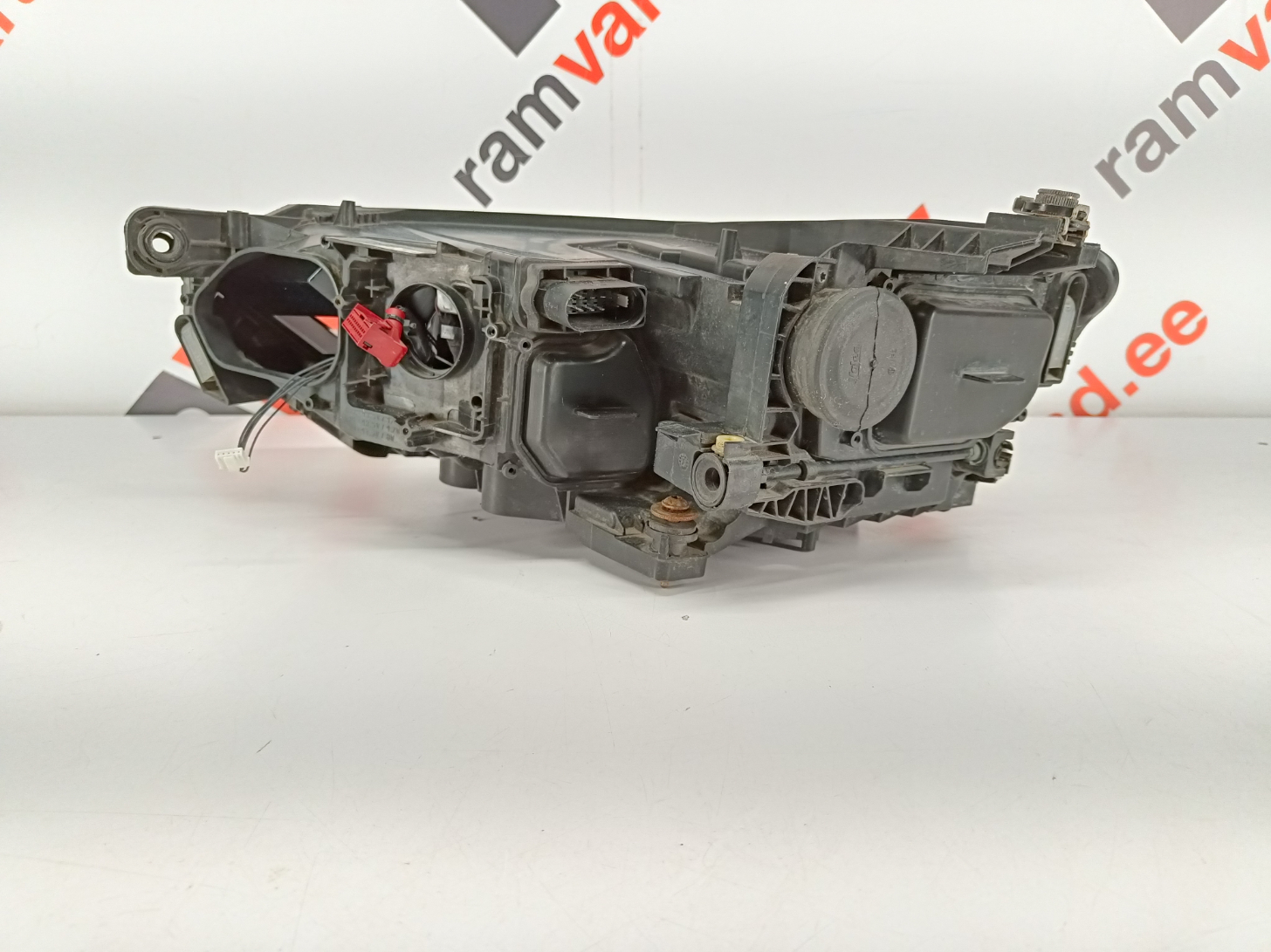 VW Passat B8 esituli / headlight - pilt 3