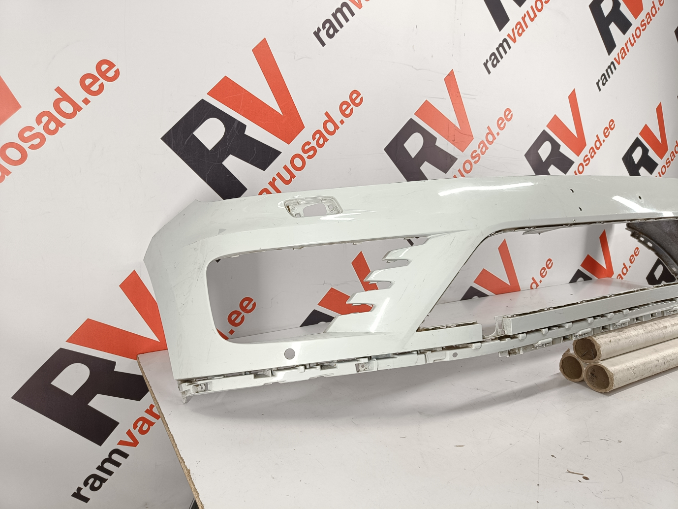 VW Touareg esistange / front bumper - pilt 2
