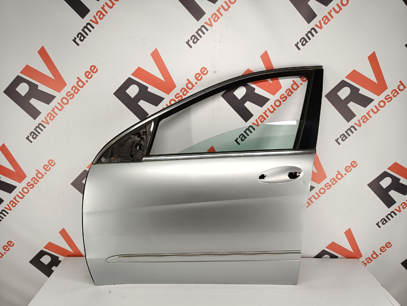 Mercedes R-Class W251 esiuks / front doors