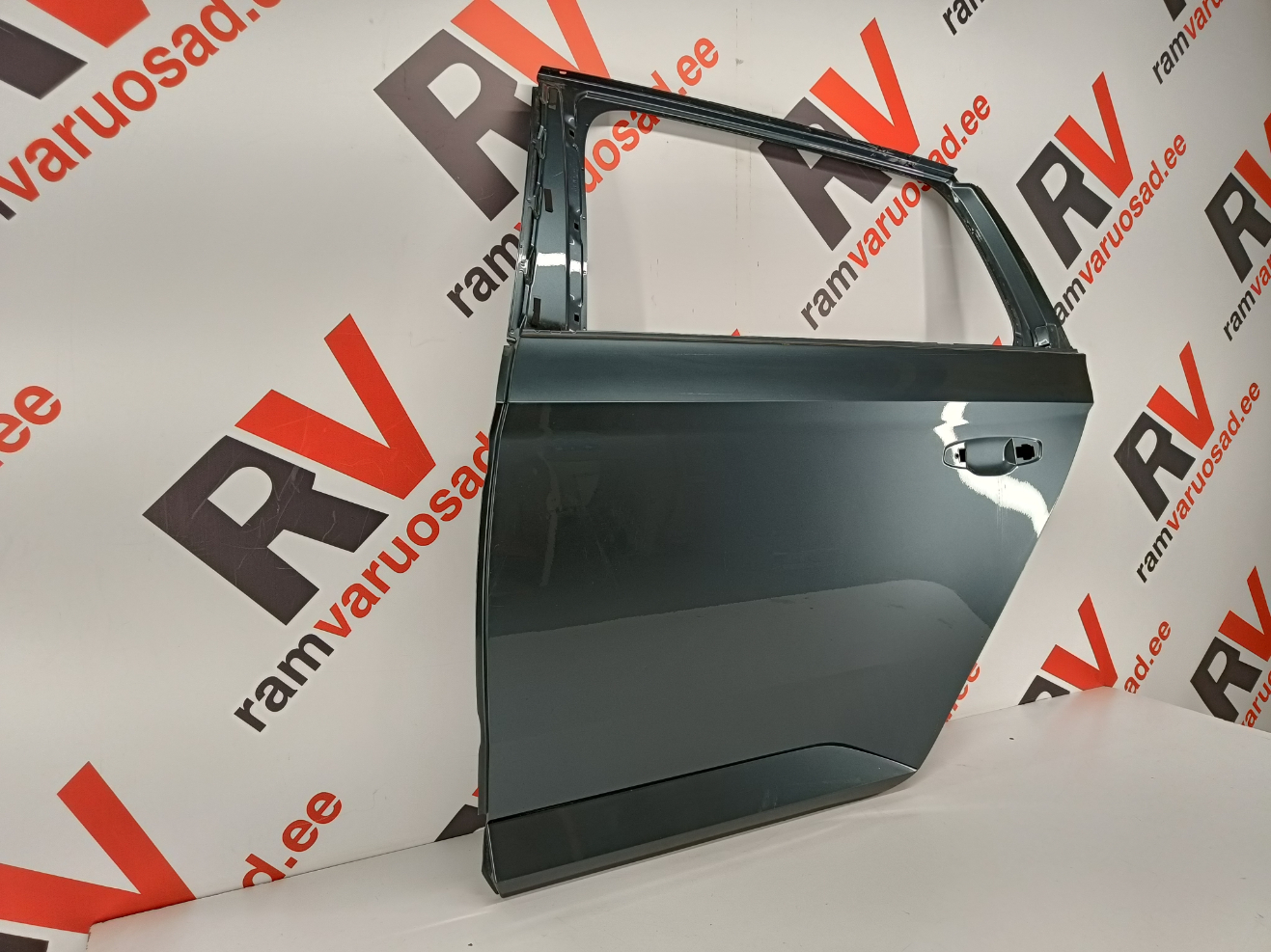 Skoda Superb tagauks / rear door - pilt 2