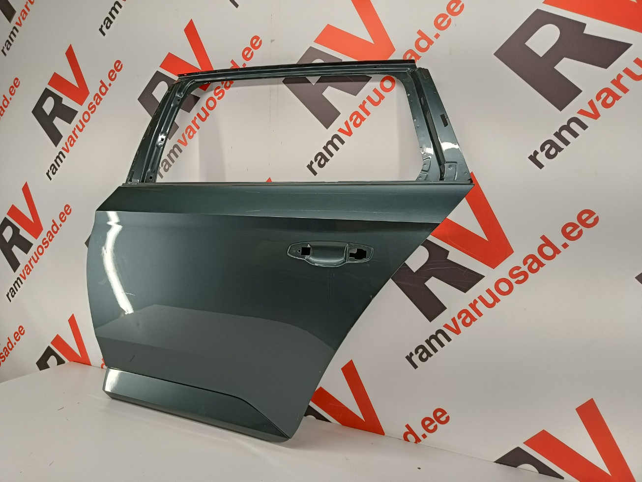 Skoda Superb tagauks / rear door - pilt 3