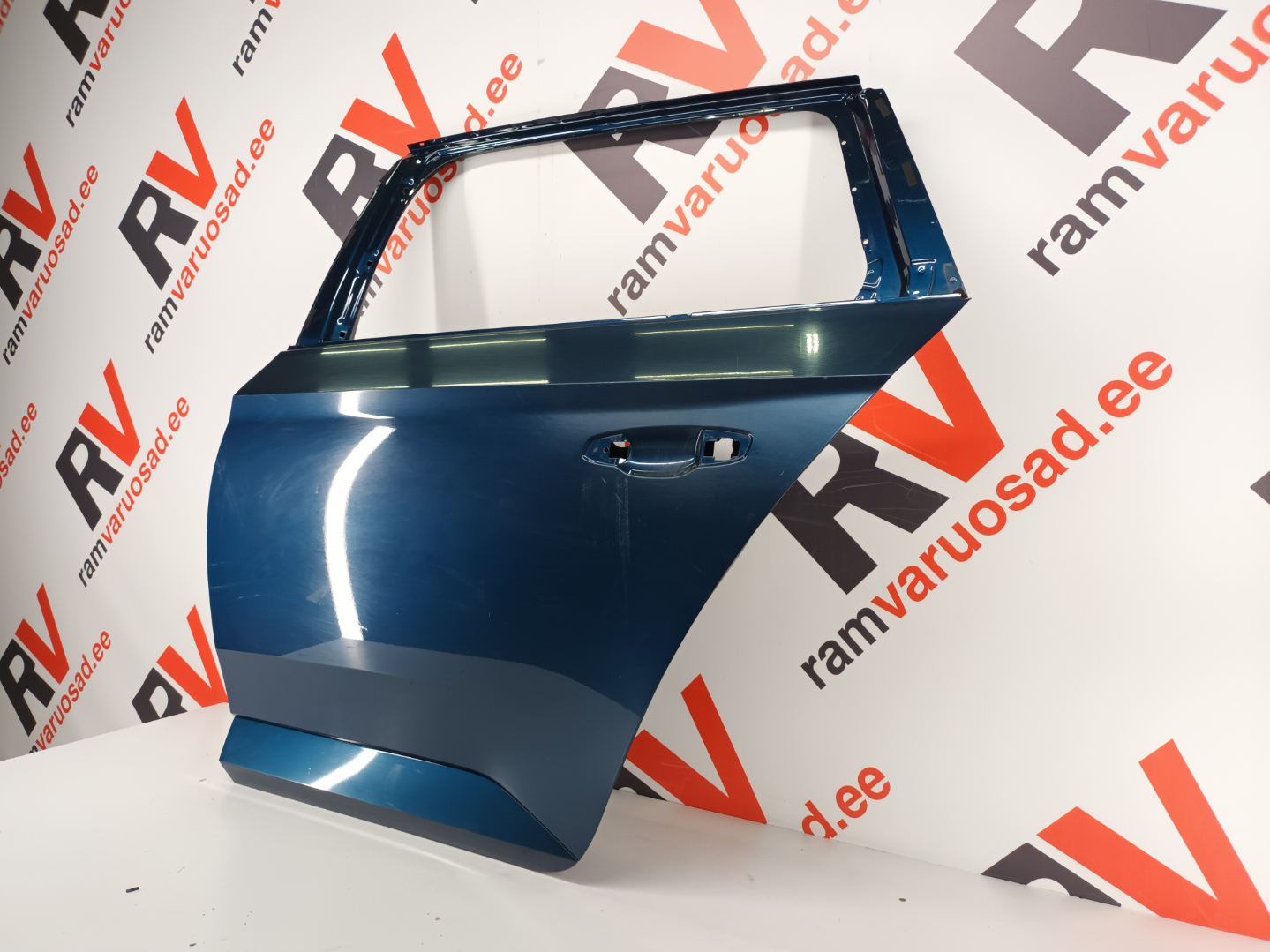 Skoda Superb tagauks / rear door - pilt 3