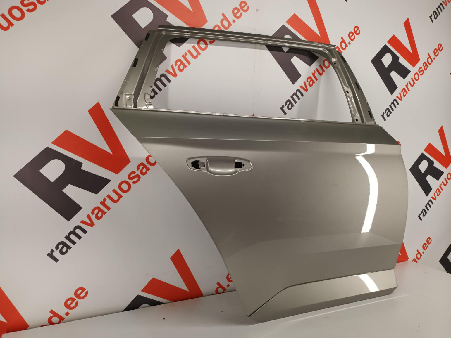 Skoda Superb 3 tagauks / rear door - pilt 2