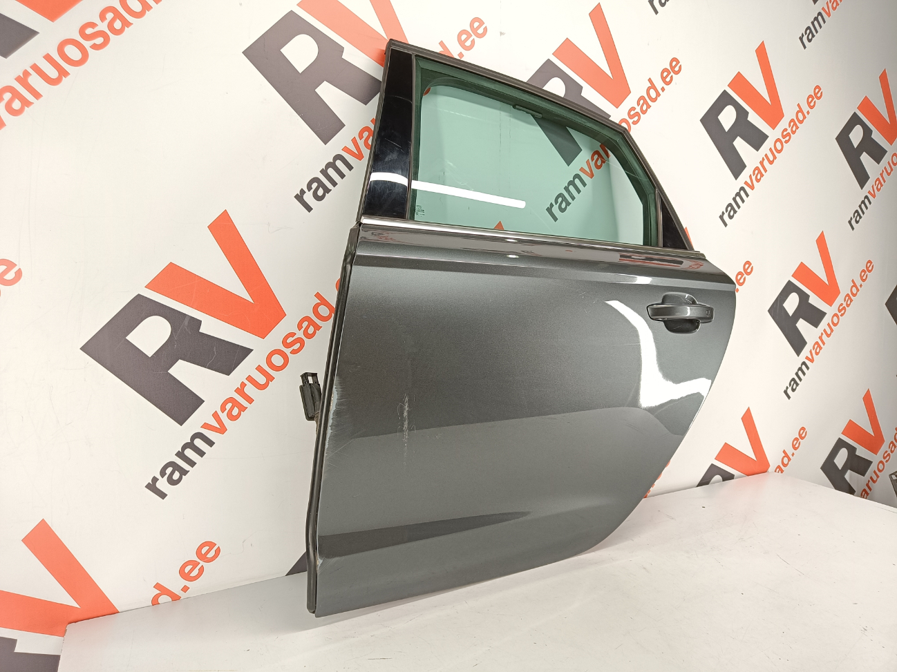 Audi A6 C7 Sedan tagauks / rear doors - pilt 2