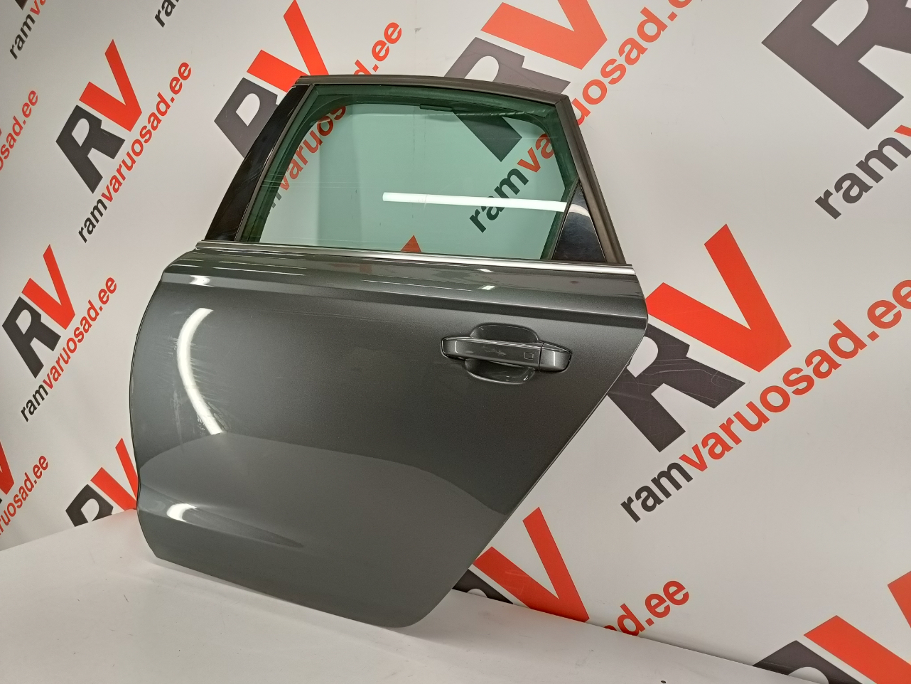 Audi A6 C7 Sedan tagauks / rear doors - pilt 4