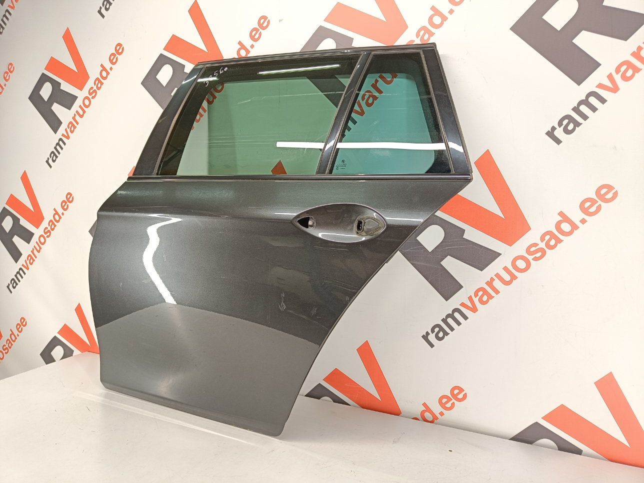 BMW 5 F11 tagauks / rear door - pilt 3