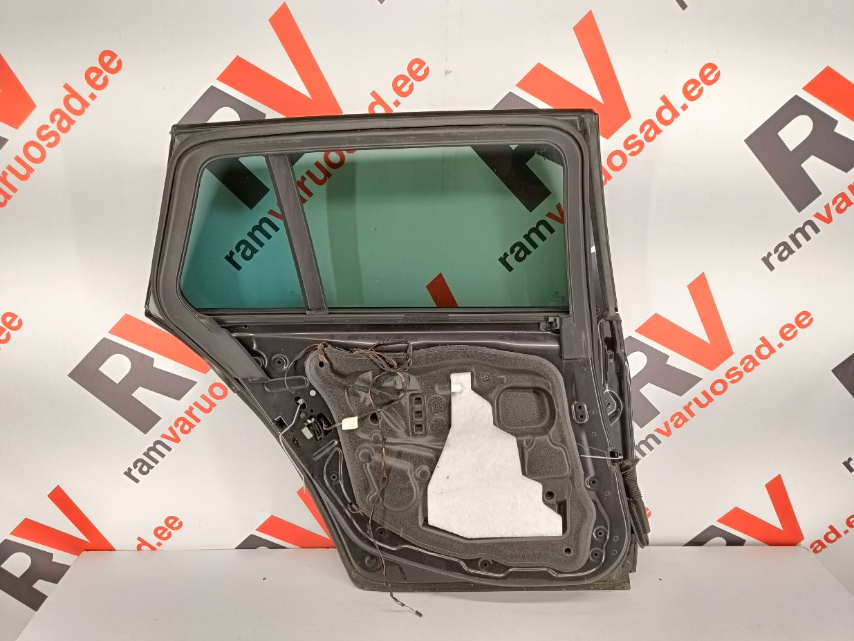 BMW 5 F11 tagauks / rear door - pilt 4