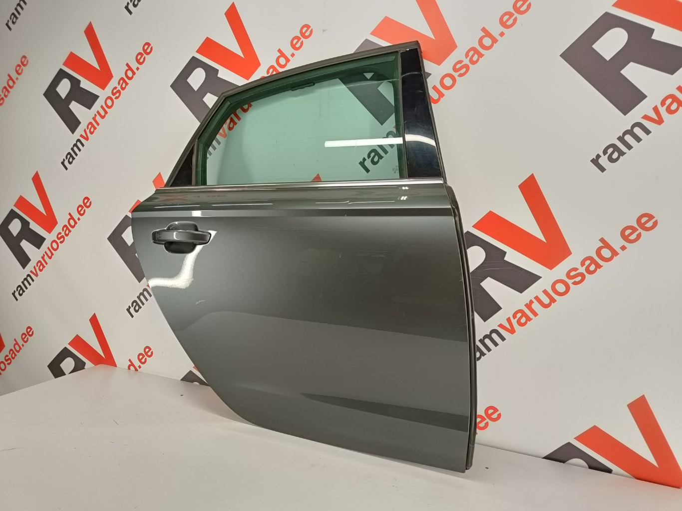 Audi A6 C7 Sedan tagauks / rear doors - pilt 3