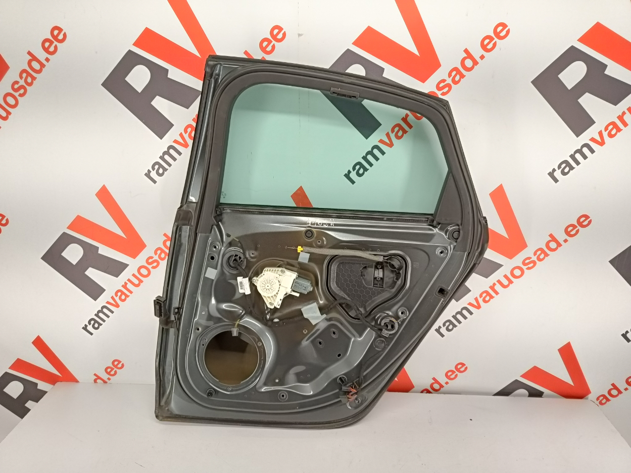 Audi A6 C7 Sedan tagauks / rear doors - pilt 4