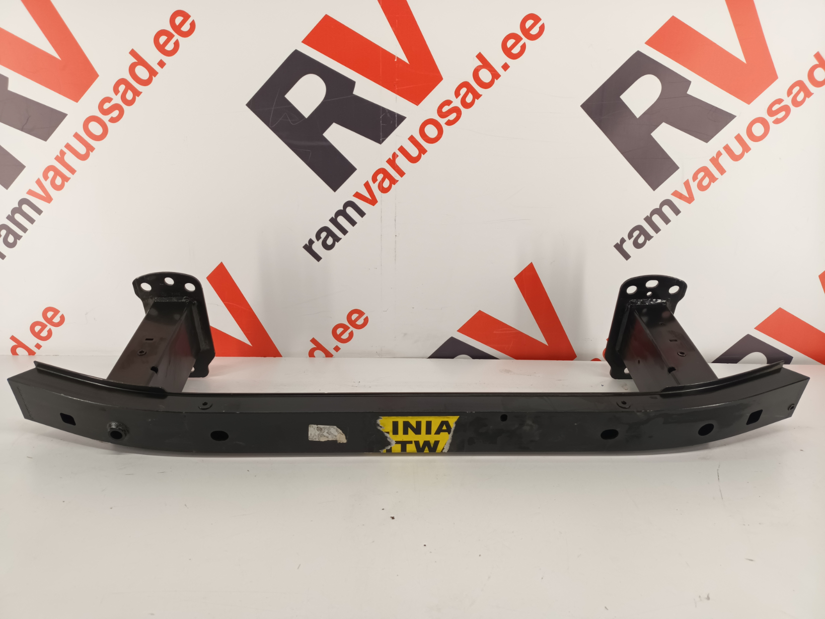 Alfa Romeo Stelvio esitala / front support
