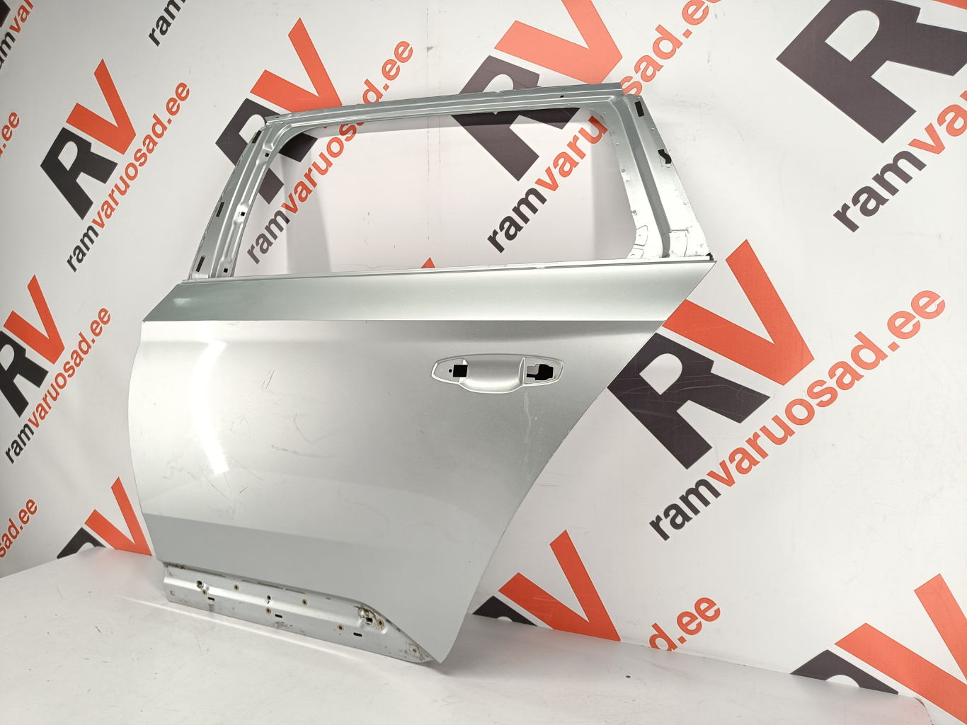 Skoda Superb III tagauks / rear door - pilt 3