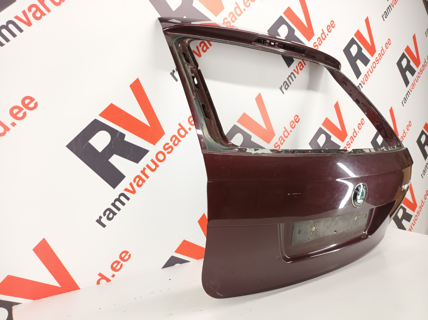 Skoda Superb tagaluuk / trunk lid - pilt 2