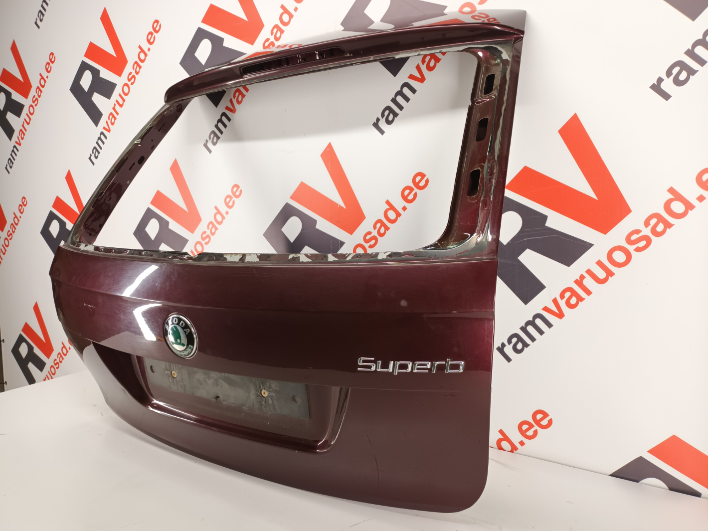 Skoda Superb tagaluuk / trunk lid - pilt 3