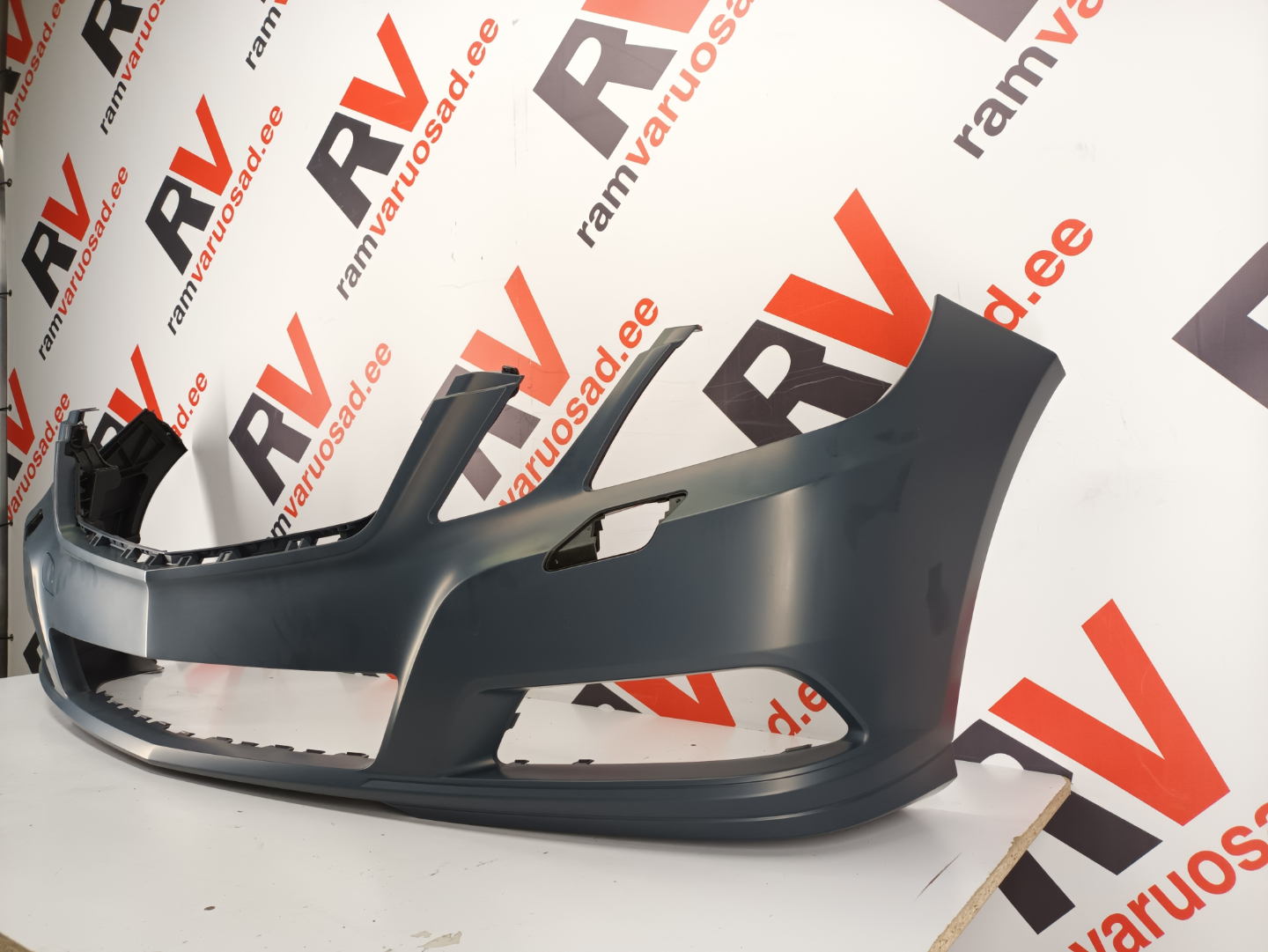 Mercedes W212 esistange / front bumper - pilt 3