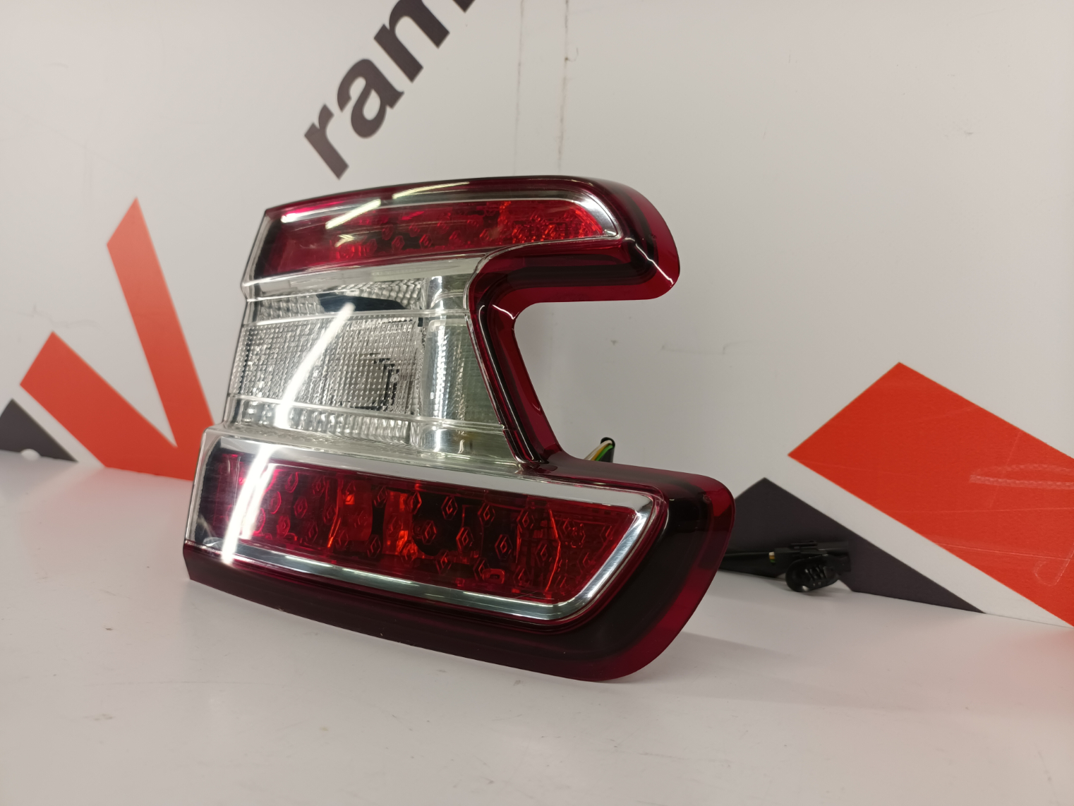 Renault Megane tagatuli / rear light - pilt 3