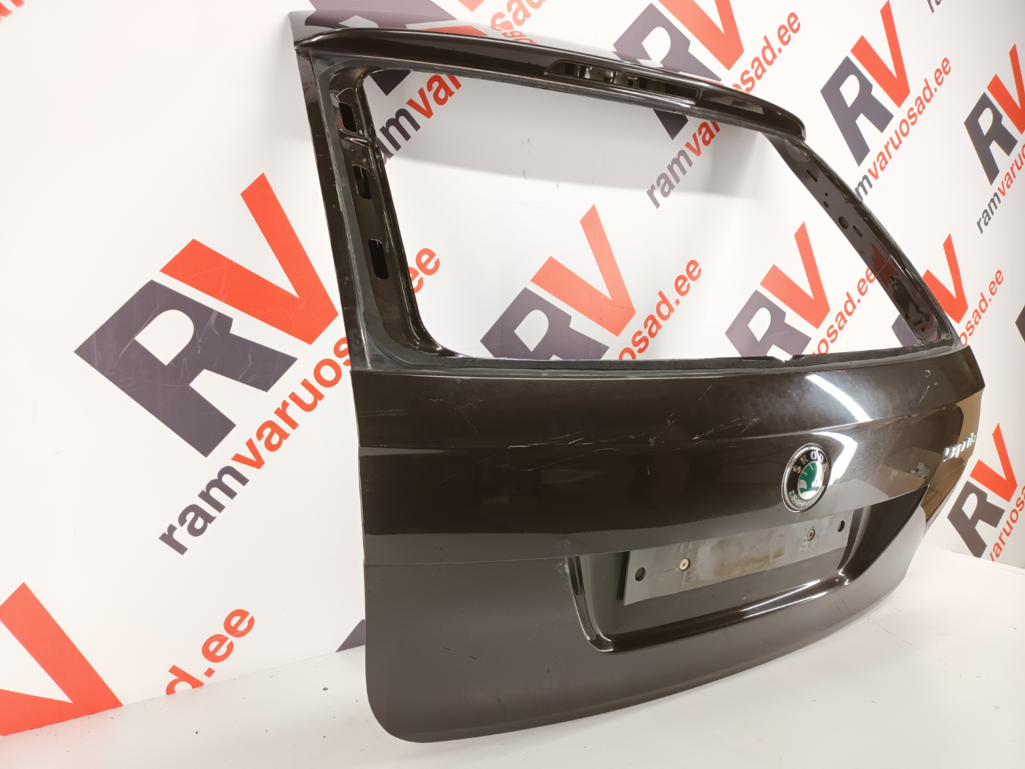 Skoda Superb tagaluuk / trunk lid - pilt 2