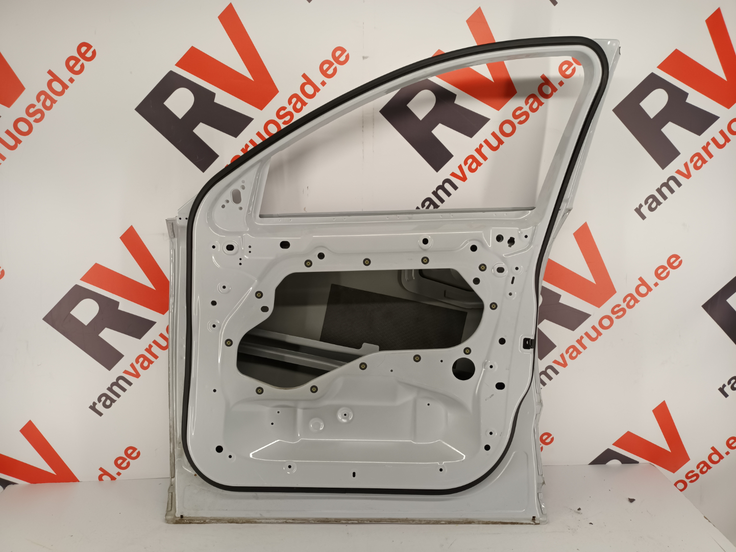 Jaguar E-Pace esiuks / front door - pilt 4