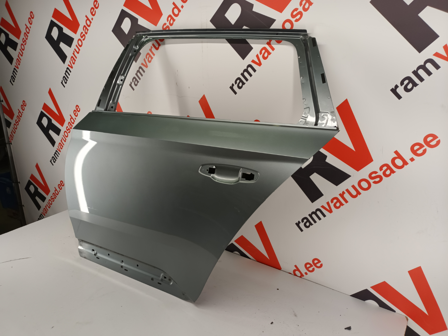 Skoda Superb tagauks / rear door - pilt 3