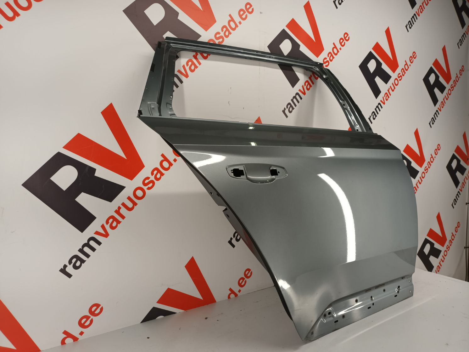 Skoda Superb tagauks / rear door - pilt 2