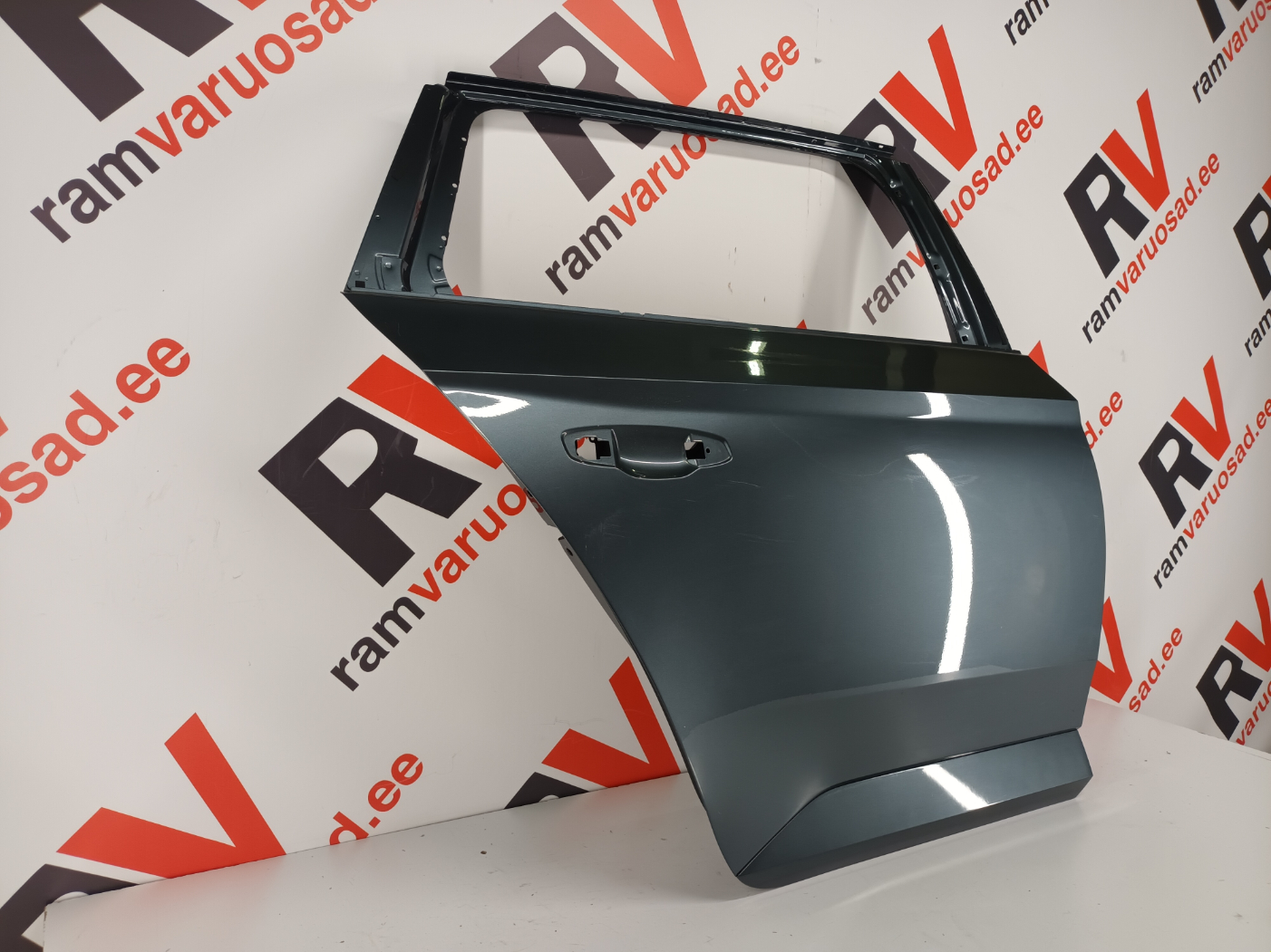 Skoda Superb tagauks / rear door - pilt 2