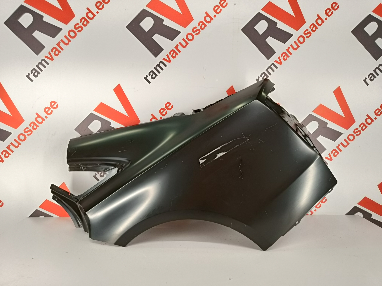 Audi A8 Long tagatiib / rear fender