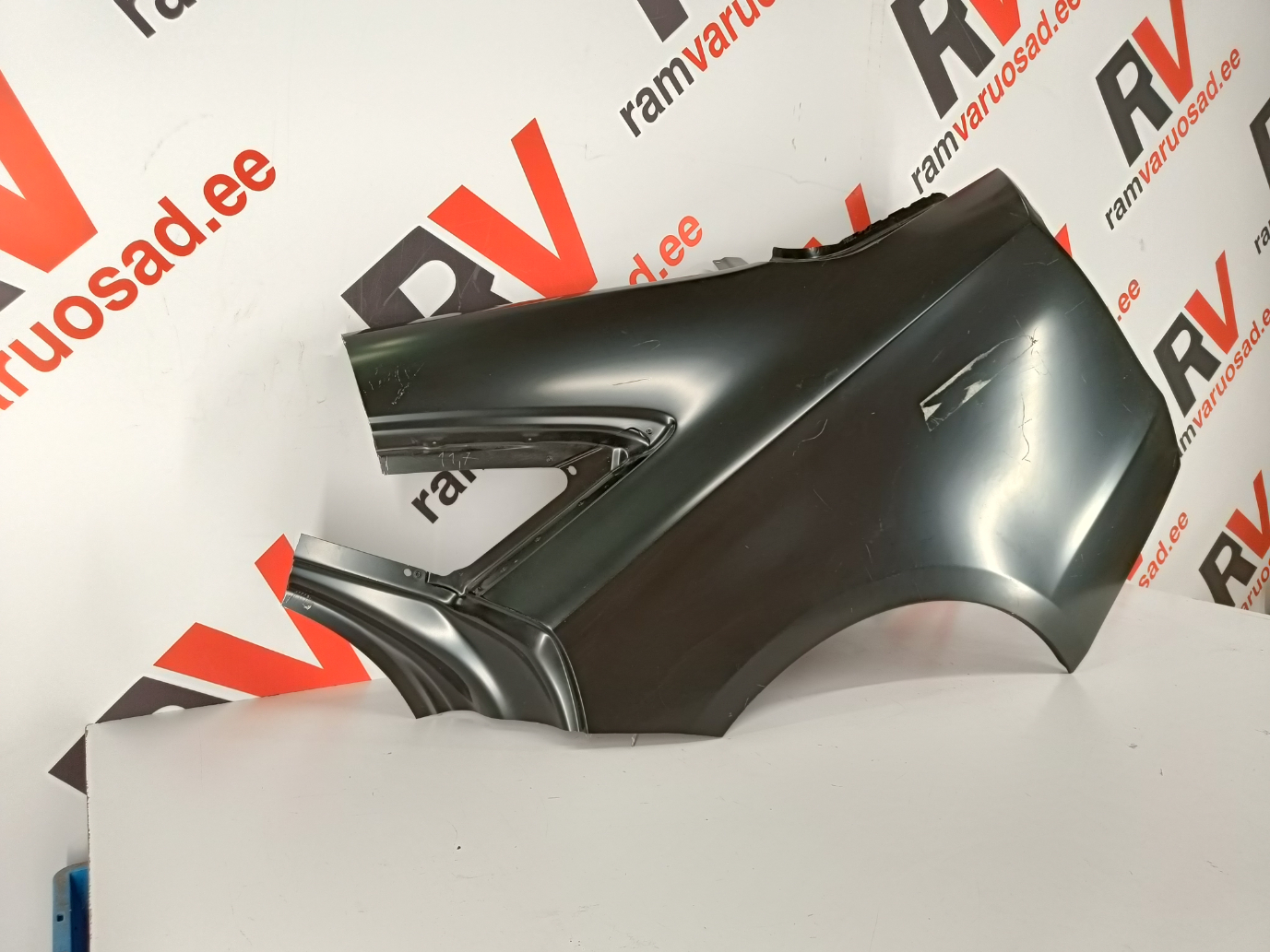 Audi A8 Long tagatiib / rear fender - pilt 2
