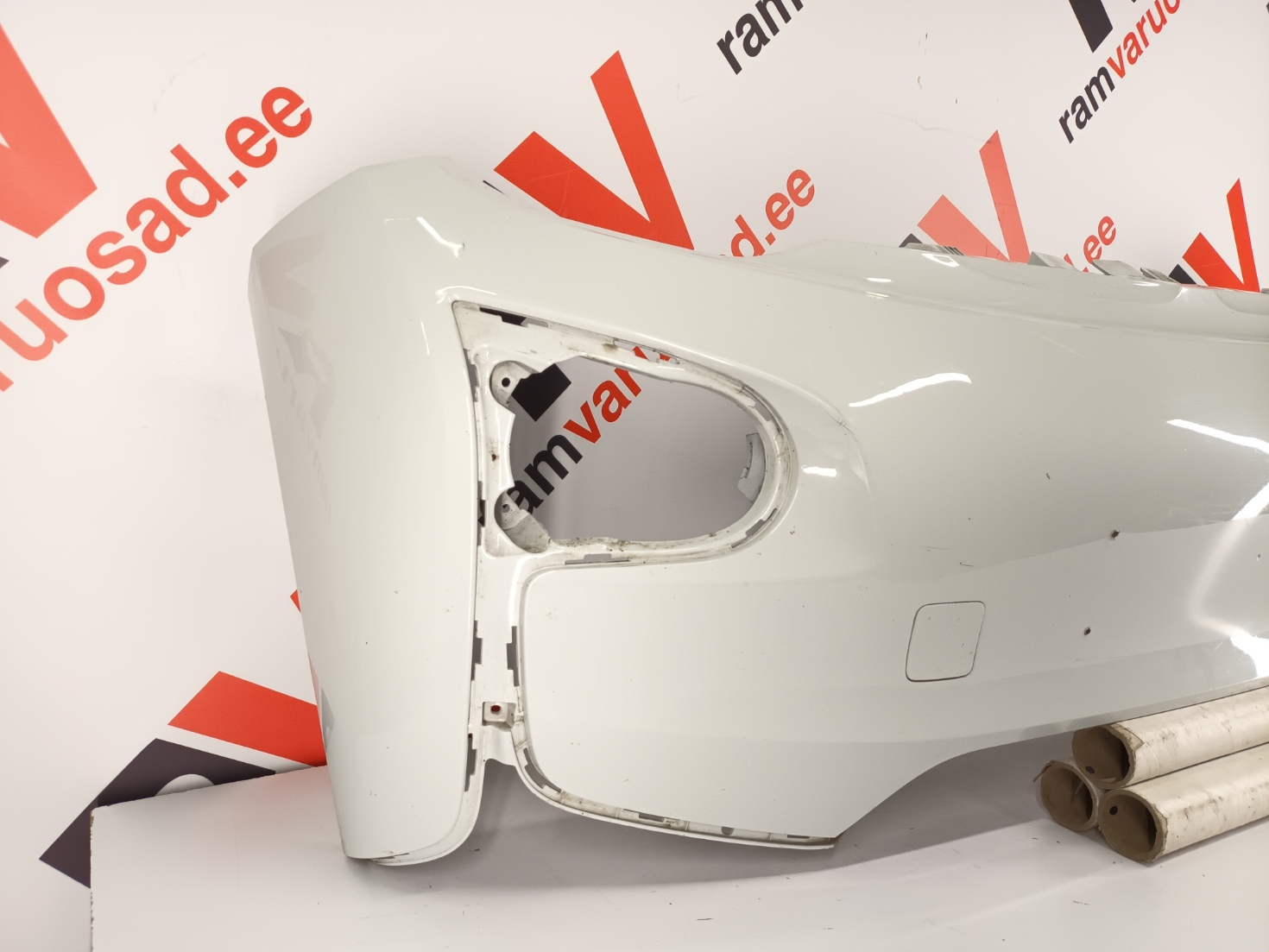 BMW i3 I01 esistange / front bumper - pilt 2