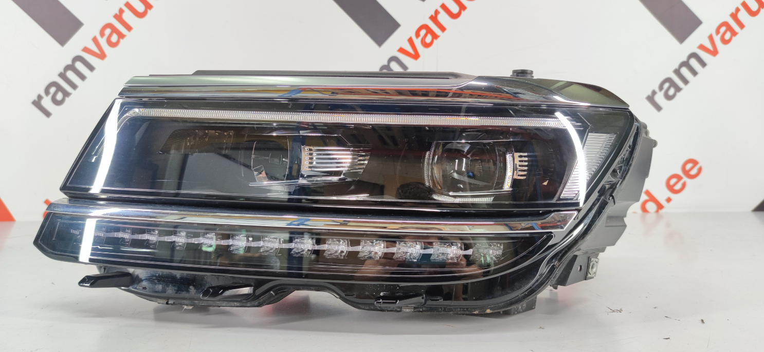 Tolkswagen Tiguan esituli / headlight