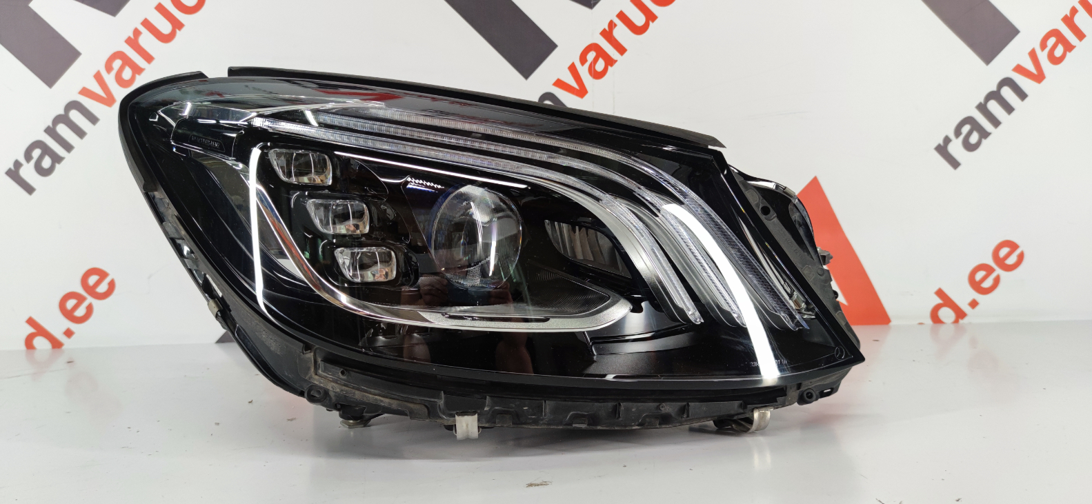 Mercedes W222 esituli / headlight
