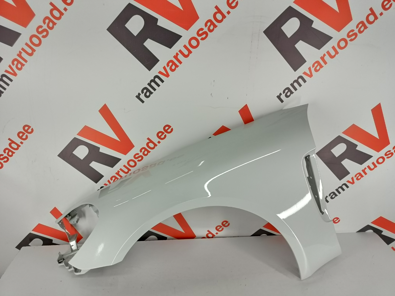 Porsche Panamera 4S esitiib / front fender