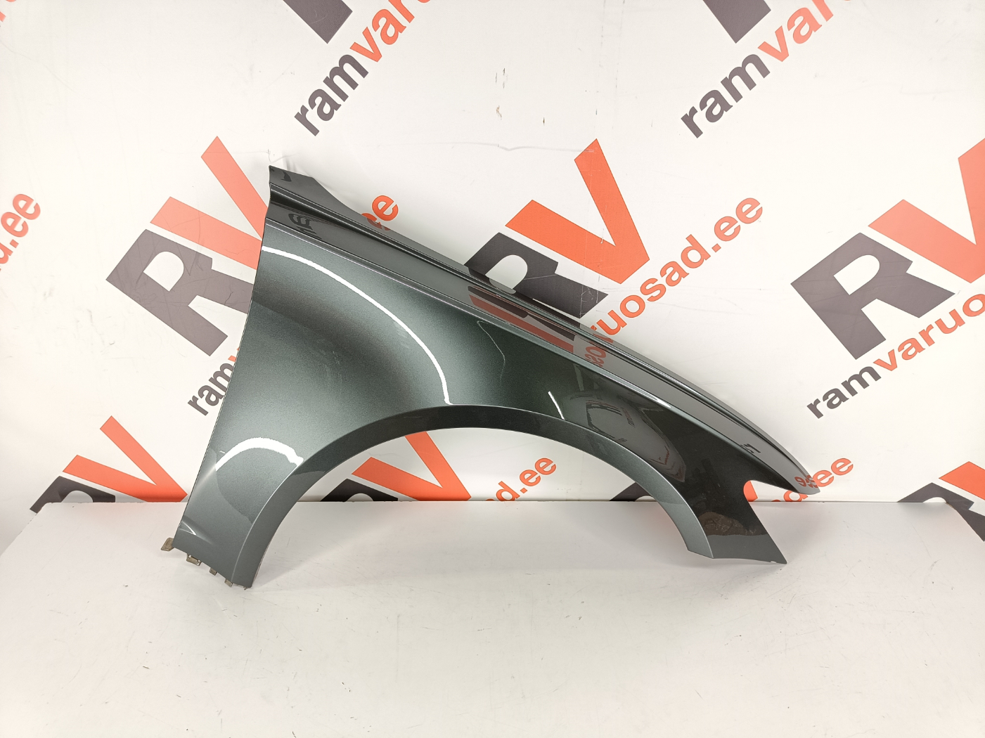 Audi A6 C8 esitiib / front fender