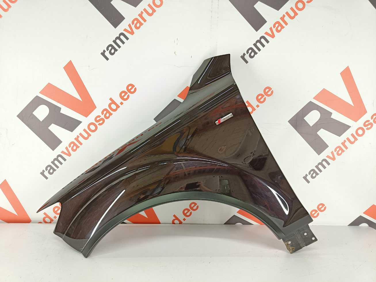 Audi Q7 esitiib / front fender