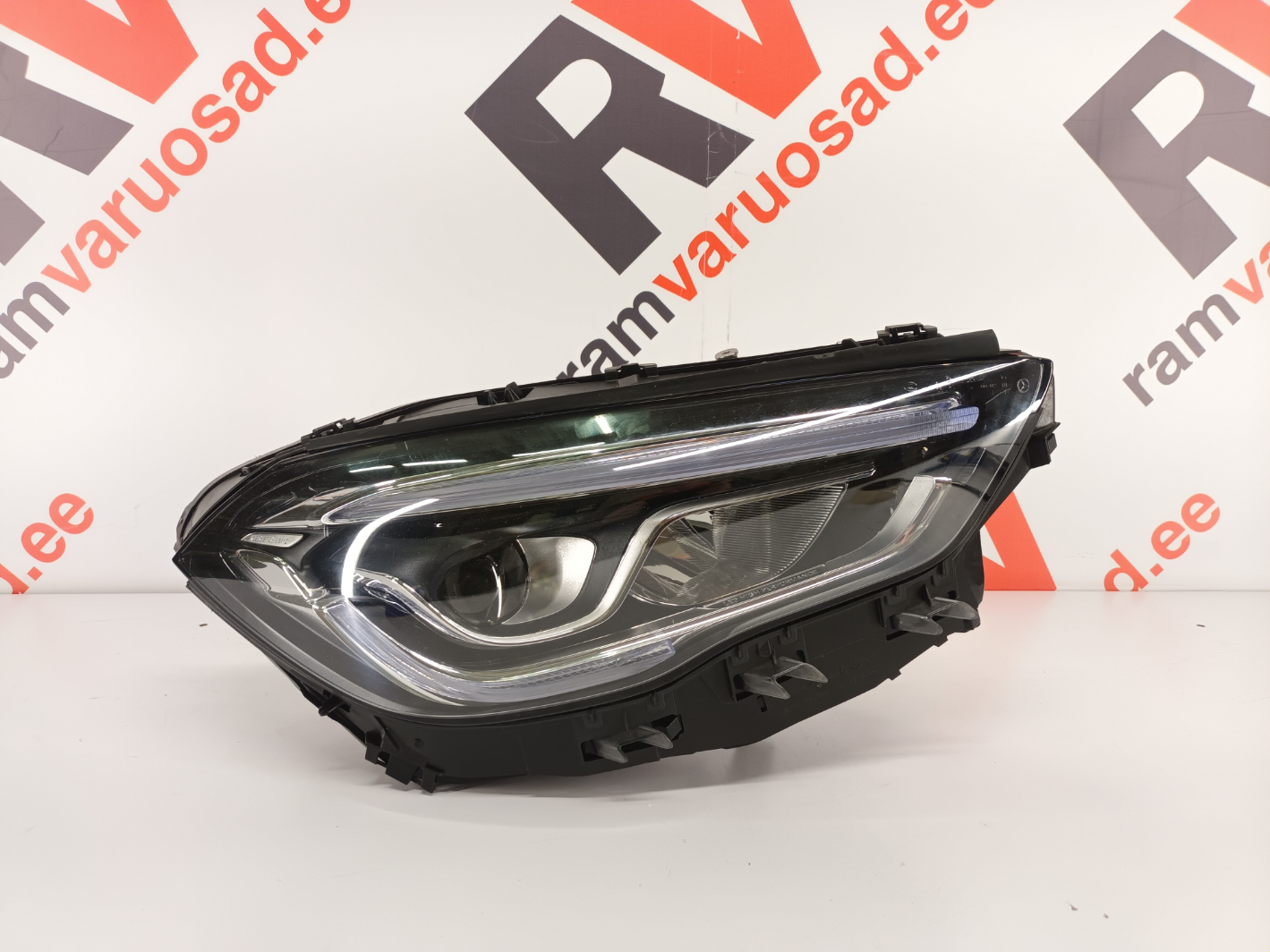 Mercedes-Benz B W247 esituli/ headlight
