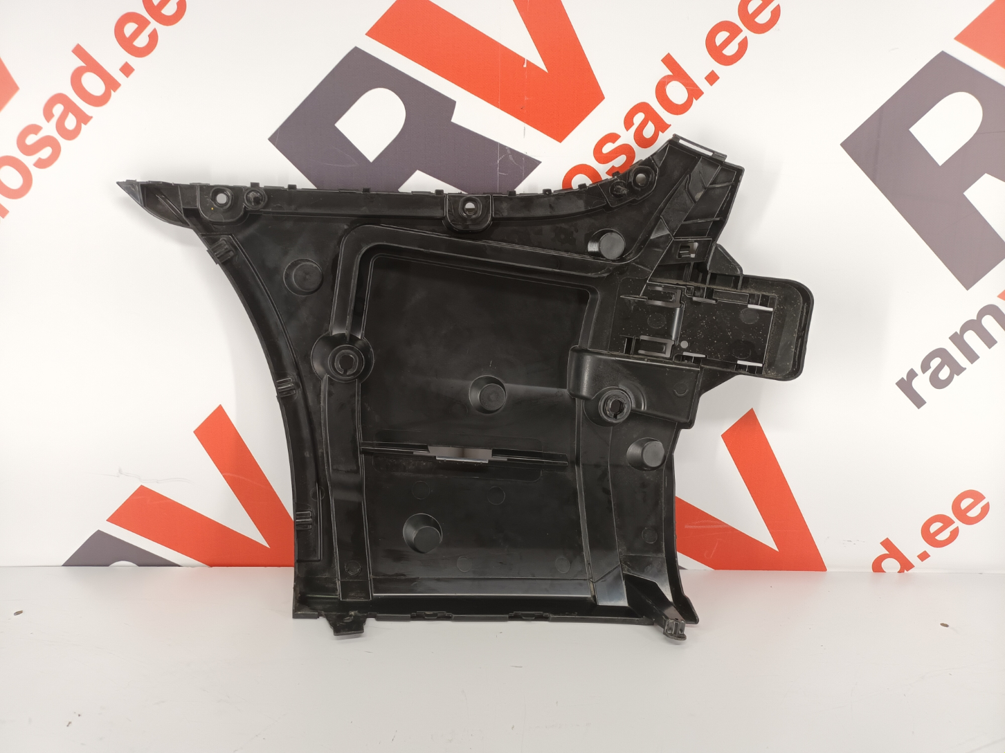 BMW 5 G30 stange kinnitus/ bumper bracket - pilt 2