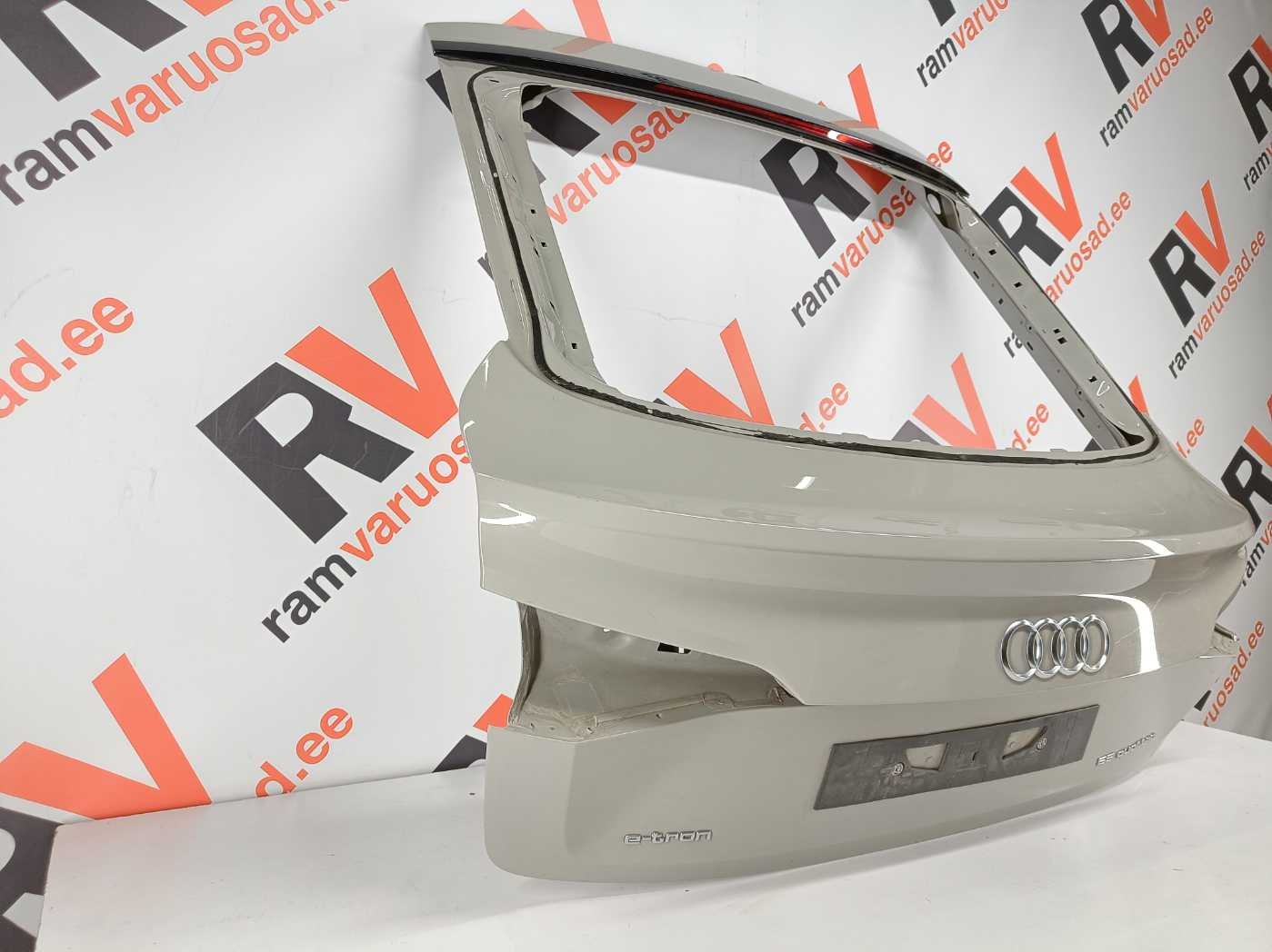 Audi E-Tron sportback tagaluuk/ trunk lid - pilt 2