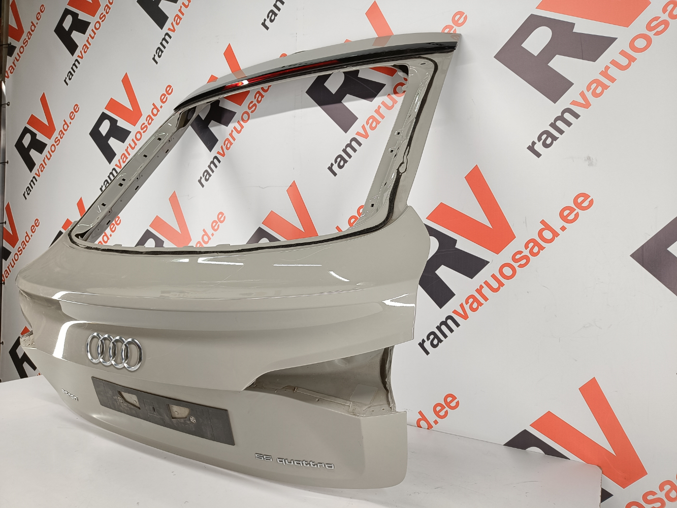 Audi E-Tron sportback tagaluuk/ trunk lid - pilt 3