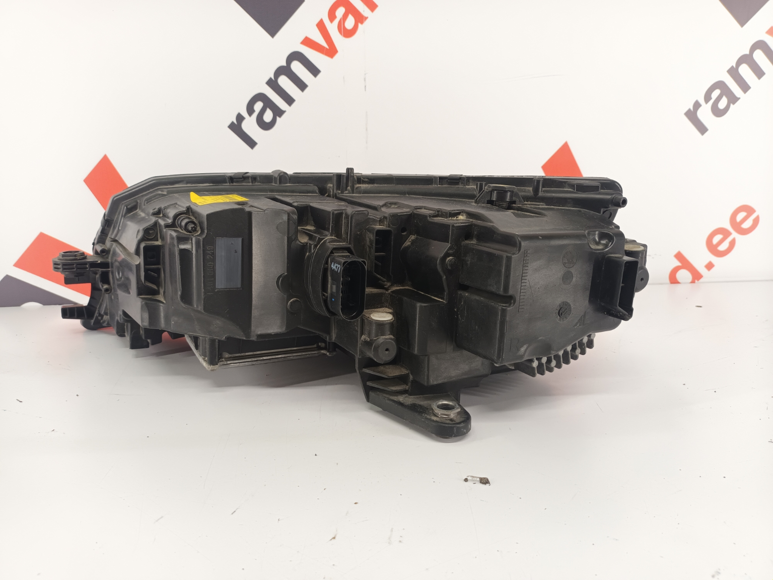 Skoda Octavia 3 esituli/ headlight - pilt 2