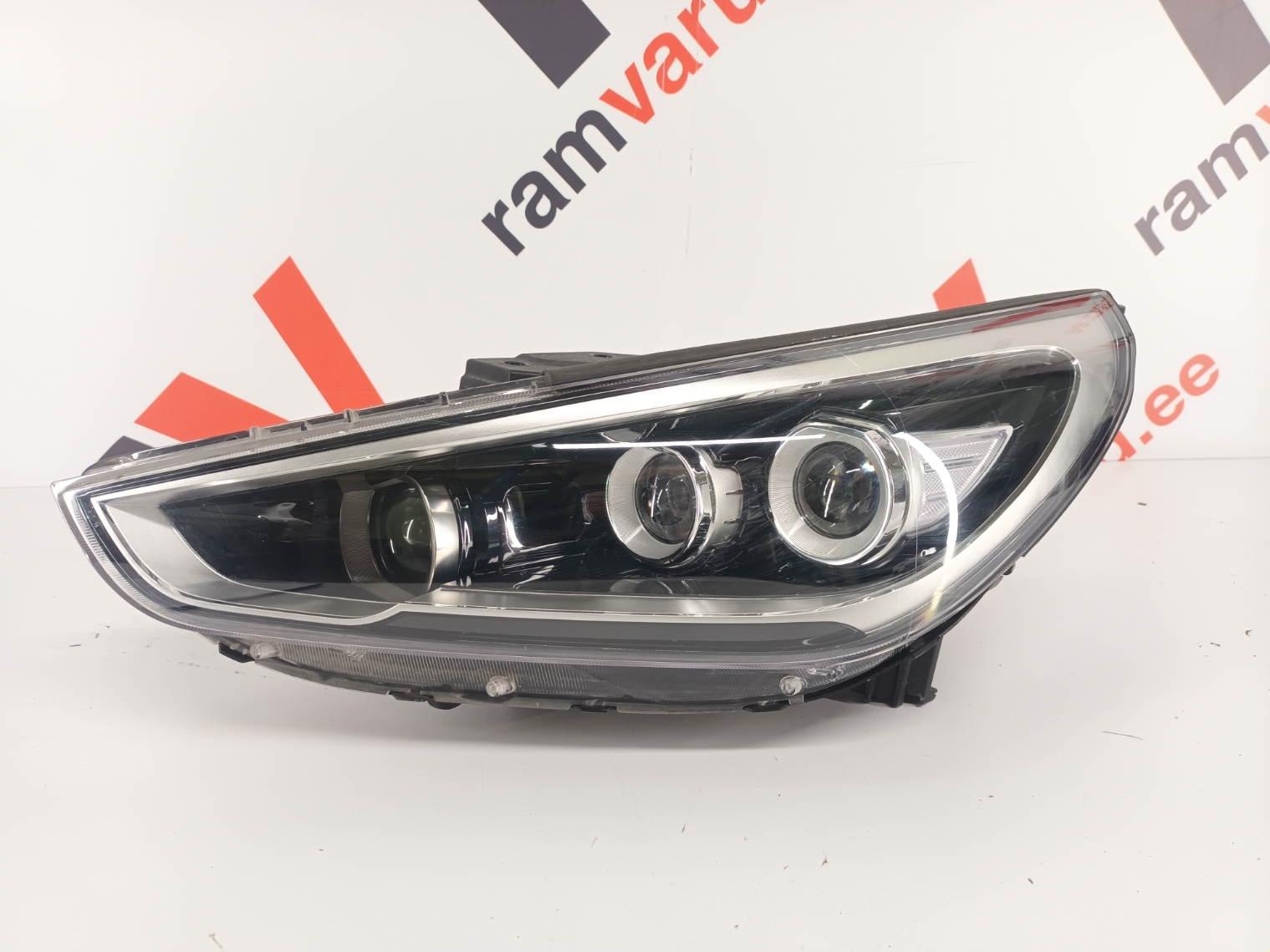 Hyundai i30  esituli/ headlight